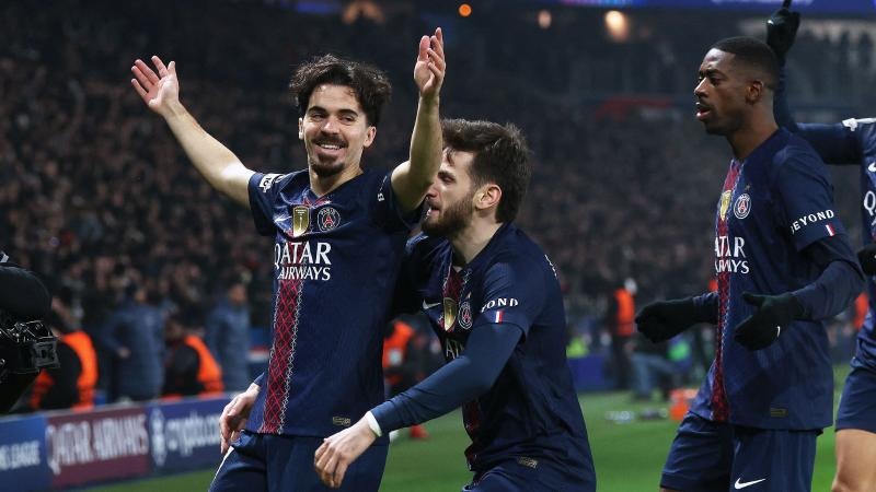 为什么“扑克脸”很重要？控制你的呼吸和眼神。（为何“扑克脸”至关重要：掌控呼吸与眼神）